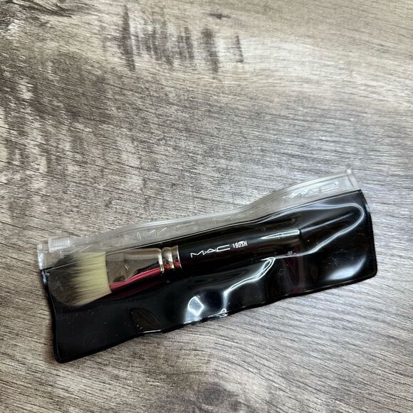 MAC Cosmetics Other - Mac 190SH Short Handle Foundation Brush